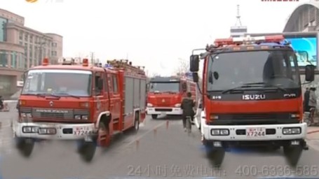 消防車(chē)滅火現(xiàn)場(chǎng)